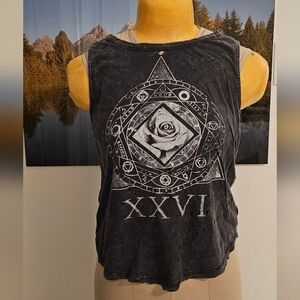 Unique open-back tank